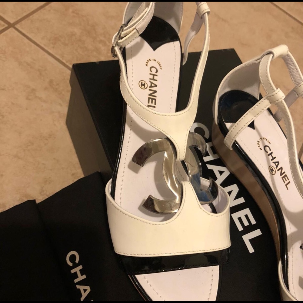 CHANEL SANDALS WEDGE HEEL WITH LARGE CC LOGO - Picture 2 of 8